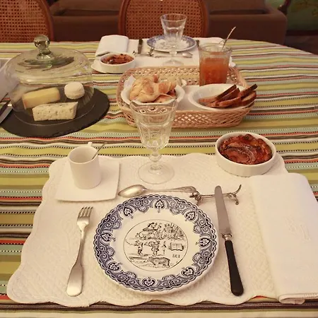 Oda ve Kahvaltı Les De Mathilde 3*