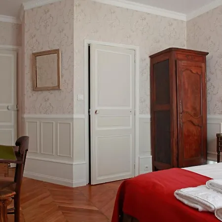 Oda ve Kahvaltı Les De Mathilde 3*